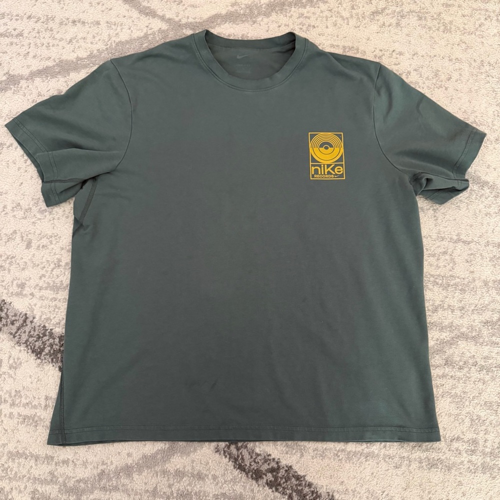 Nike Breaking Records  Drifit Graphic Tshirt Green Mens XL